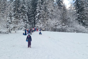 Veselje četrtošolcev na snegu